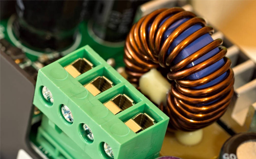 光纤传感器丨助力浙江某电子元器件厂商检测电感线圈的有无